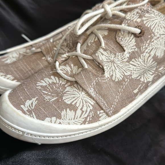 Roxy size 10 perfect for summer and spring - Picture 3 of 6